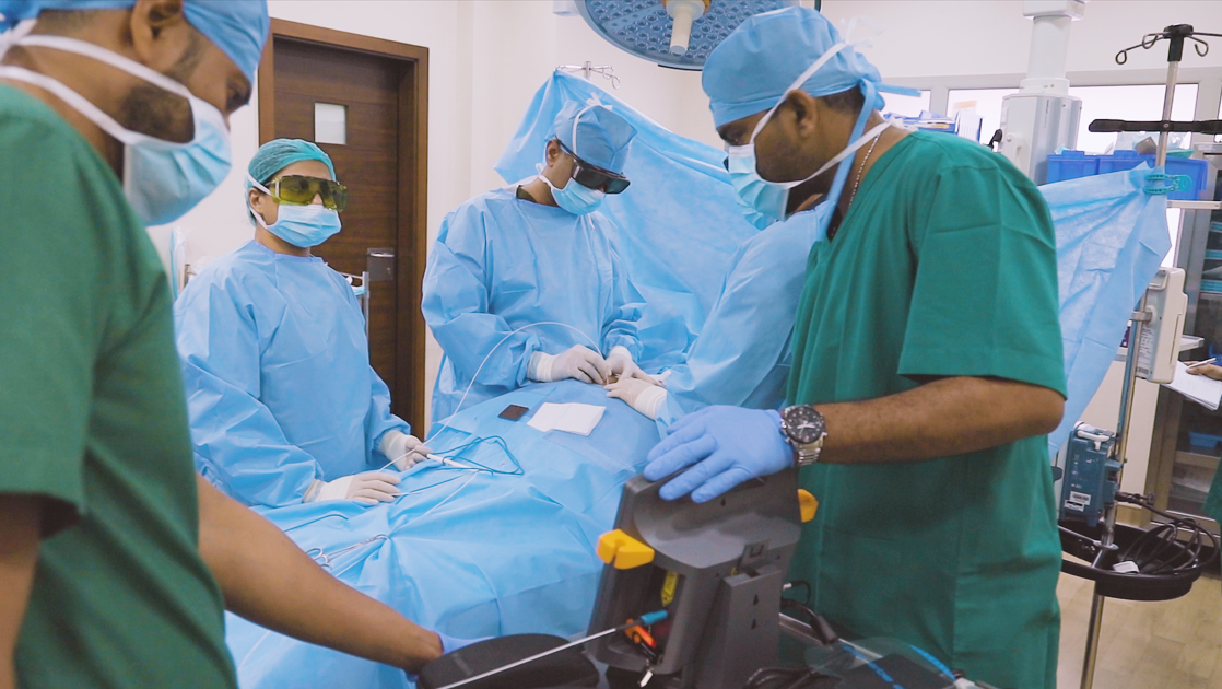 يقدم الجراحة العامة وجراحة المناظير وجراحة الأورام عمليات جراحية متقدمة وجراحات طارئة وإجراءات اليوم الواحد